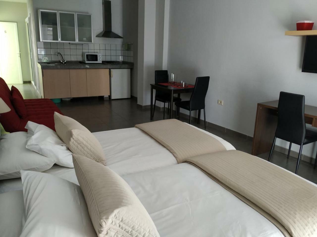 Apartamentos El Patio Los Llanos De Aridane Eksteriør billede